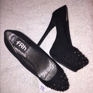 Blk, spiked heel